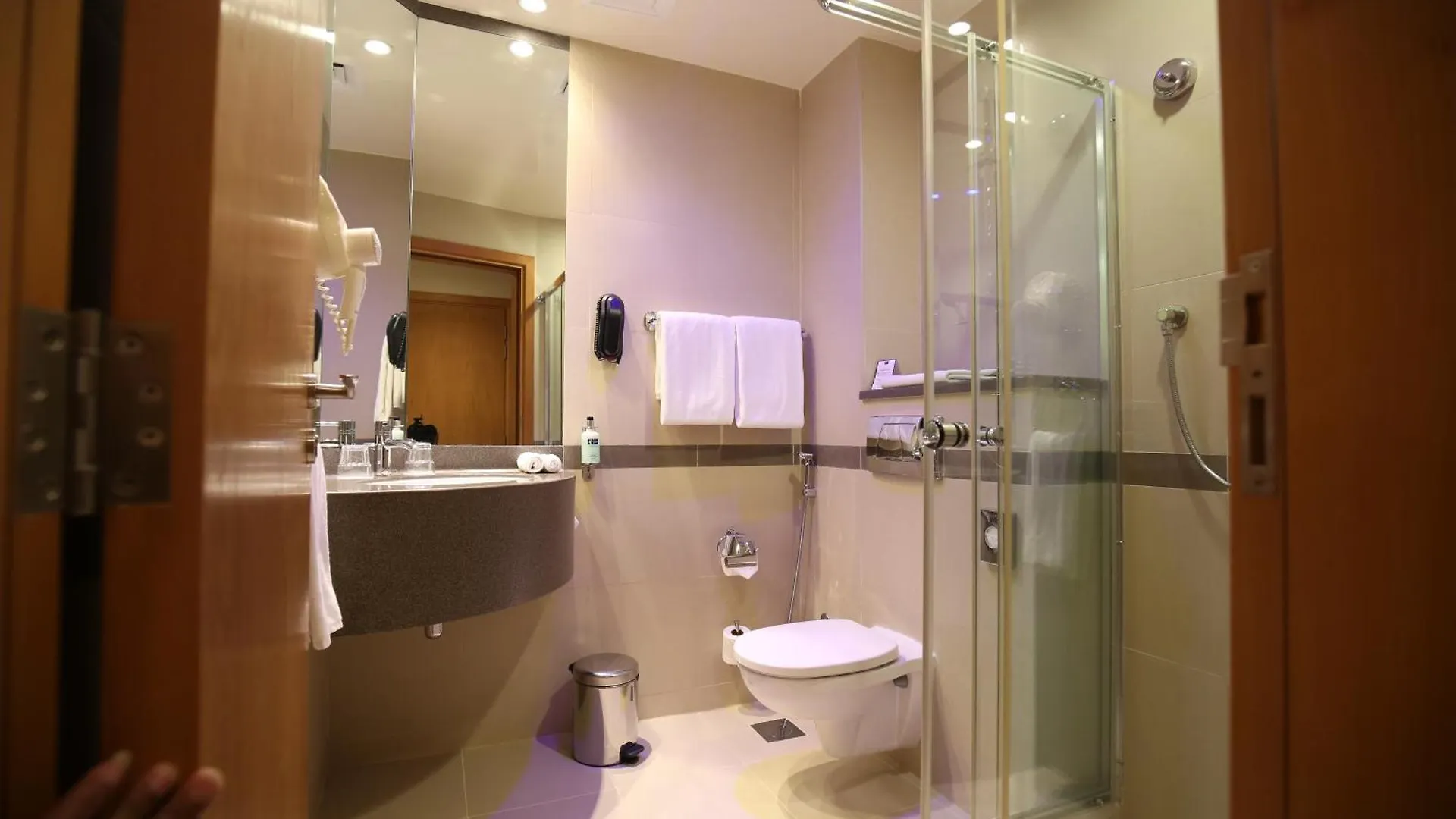 Holiday Inn Express Dubai Airport By Ihg