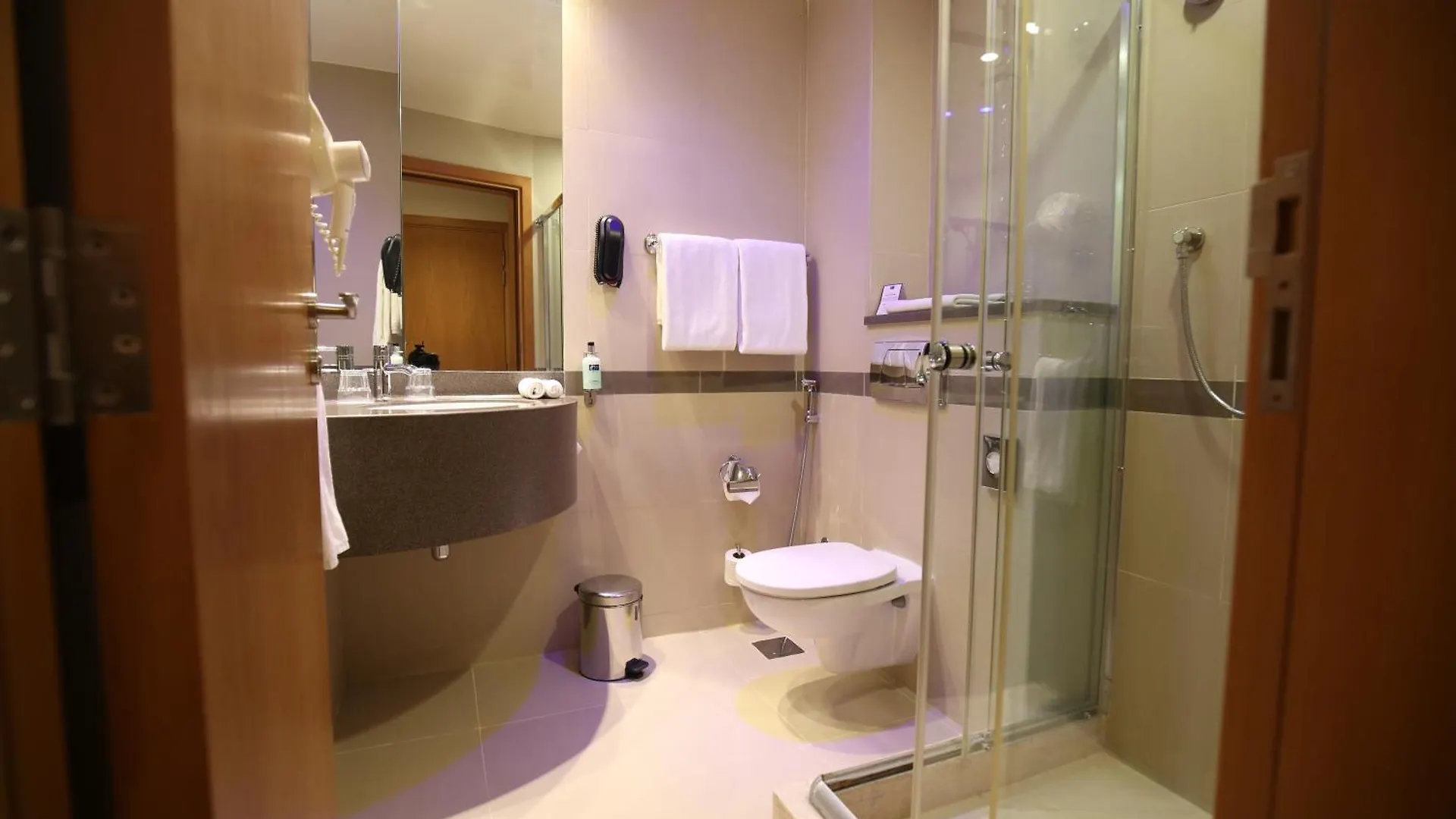 Hotel Holiday Inn Express Dubai Airport By Ihg