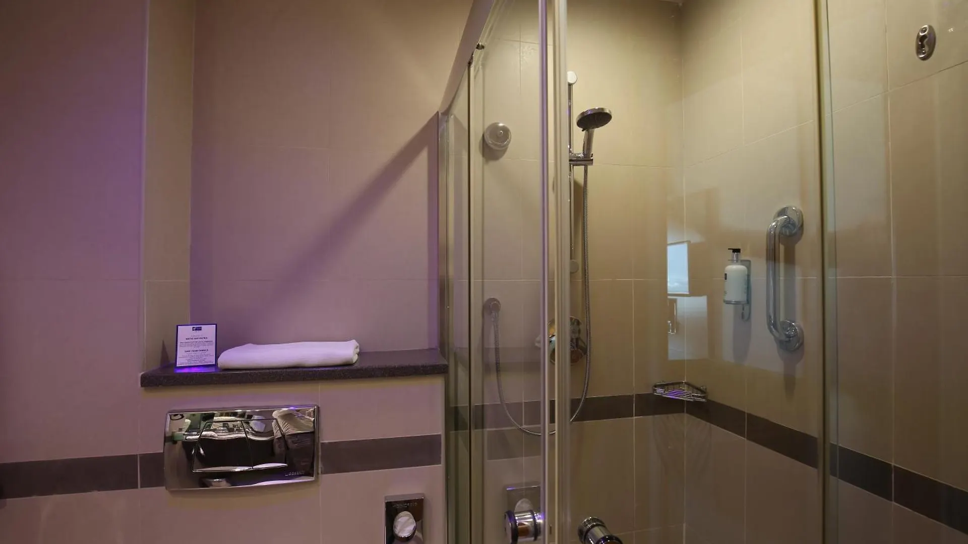 Holiday Inn Express Dubai Airport By Ihg Hotel