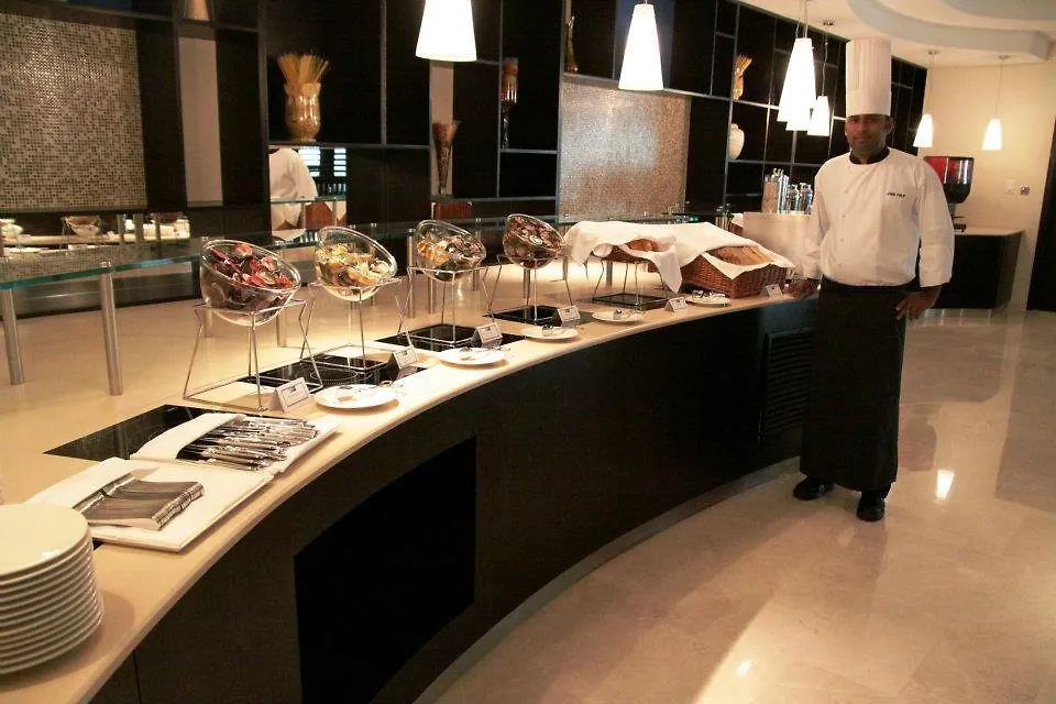 Hotel Holiday Inn Express Dubai Airport By Ihg