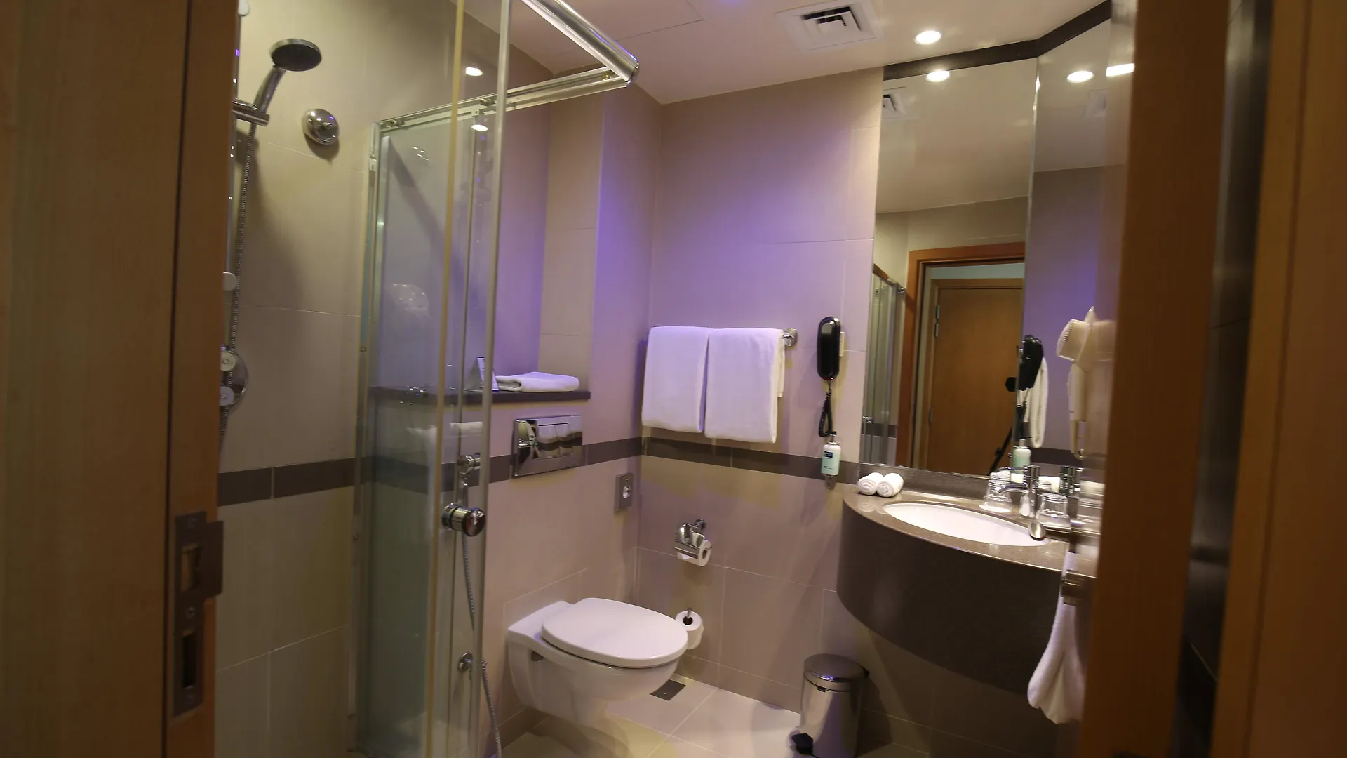 Holiday Inn Express Dubai Airport By Ihg